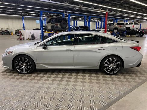 Used 2019 Toyota Avalon Touring image 6