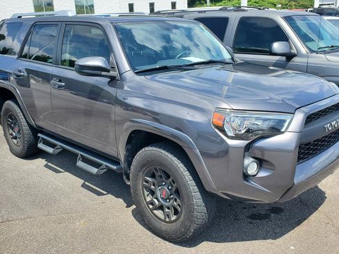 Used 2018 Toyota 4Runner SR5 AWD/4WD image 2