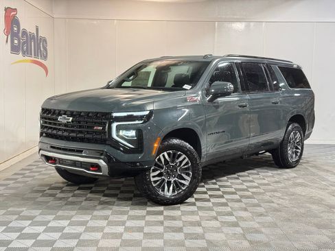 New 2026 Chevrolet Suburban Z71 image 2