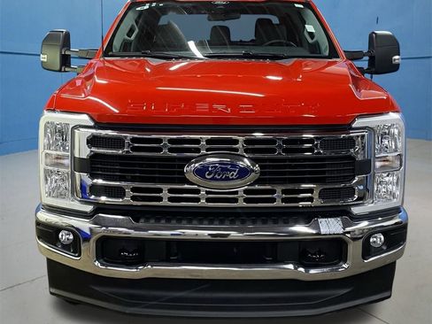 Used 2025 Ford F350 XLT image 4
