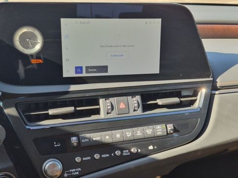 Used 2025 Lexus ES 300h w/ Premium Package FWD image 11