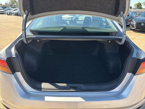 Used 2025 Nissan Altima 2.5 SV FWD image 31
