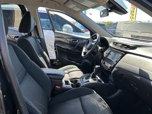 Used 2019 Nissan Rogue SV image 32