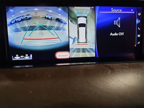 Used 2021 Lexus LX 570 4WD w/ Luxury Package image 26