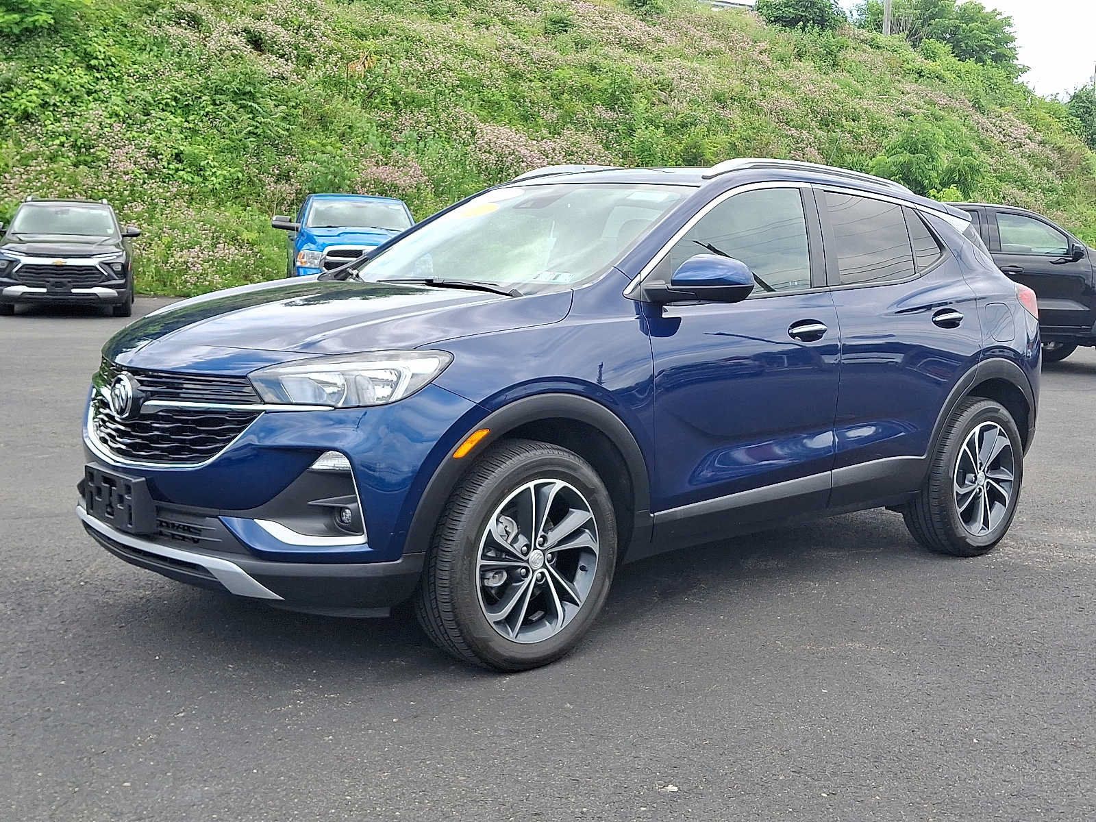 Used 2023 Buick Encore GX Select AWD/4WD image 4