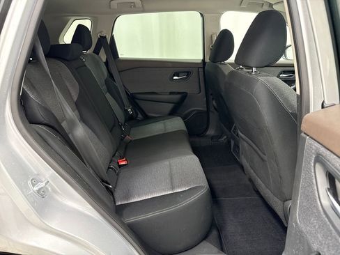 Used 2023 Nissan Rogue SV image 12