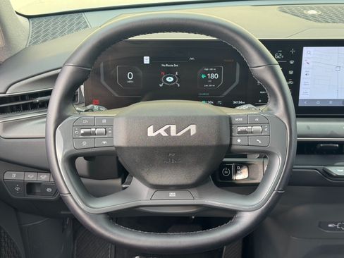 Used 2024 Kia EV9 Light Long Range RWD image 18
