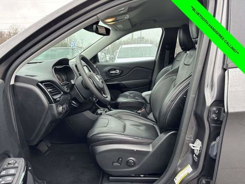 Used 2023 Jeep Cherokee Altitude Lux image 3