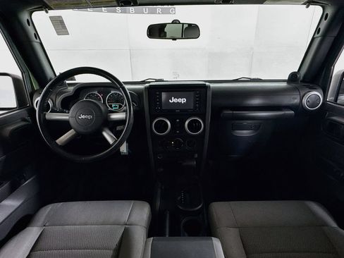 Used 2008 Jeep Wrangler Unlimited Sahara w/ Dual Top Group AWD/4WD image 25
