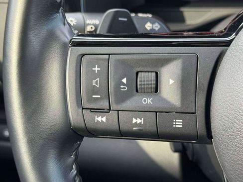 Used 2023 Nissan Pathfinder Platinum image 19