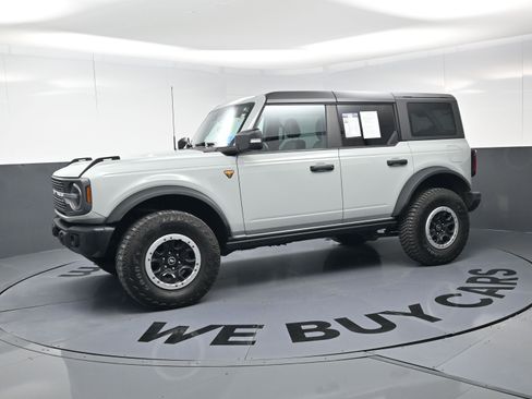 Used 2023 Ford Bronco Badlands w/ Sasquatch Package image 12