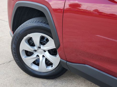 Used 2022 Toyota RAV4 LE image 16