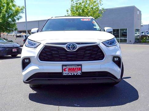 Used 2023 Toyota Highlander Bronze Edition AWD/4WD image 3