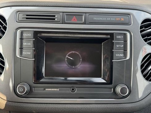 Used 2017 Volkswagen Tiguan S image 23
