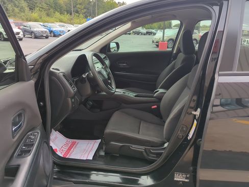 Used 2018 Honda HR-V LX image 9