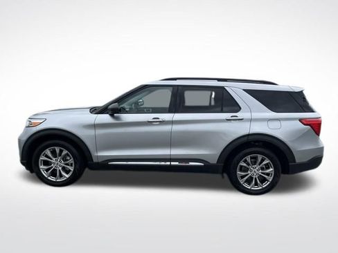 Used 2022 Ford Explorer XLT w/ Equipment Group 202A RWD image 4