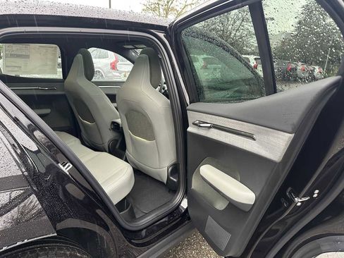 New 2025 Volvo EX30 Plus w/ Protection Package Premier image 13