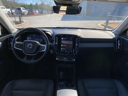 Used 2025 Volvo XC40 B5 Core image 31