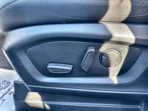 Used 2023 Ford Explorer XLT image 12