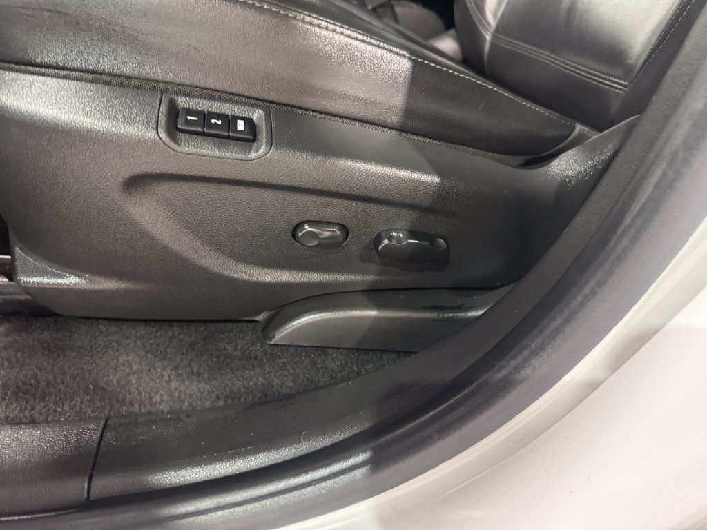 Used 2019 Buick Encore Essence FWD image 19