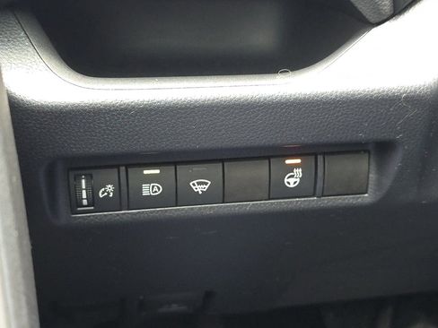 Used 2021 Toyota RAV4 XLE w/ XLE Grade Weather Package AWD/4WD image 31