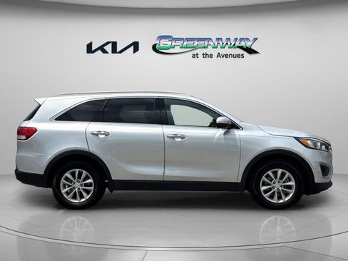 Used 2018 Kia Sorento FWD image 8