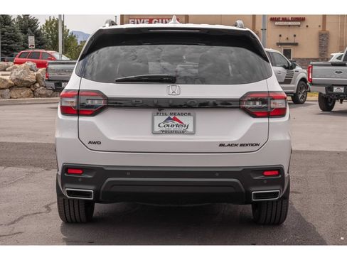 Used 2025 Honda Pilot Black Edition image 4