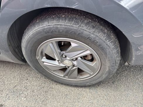 Used 2024 Hyundai Elantra SE FWD image 4