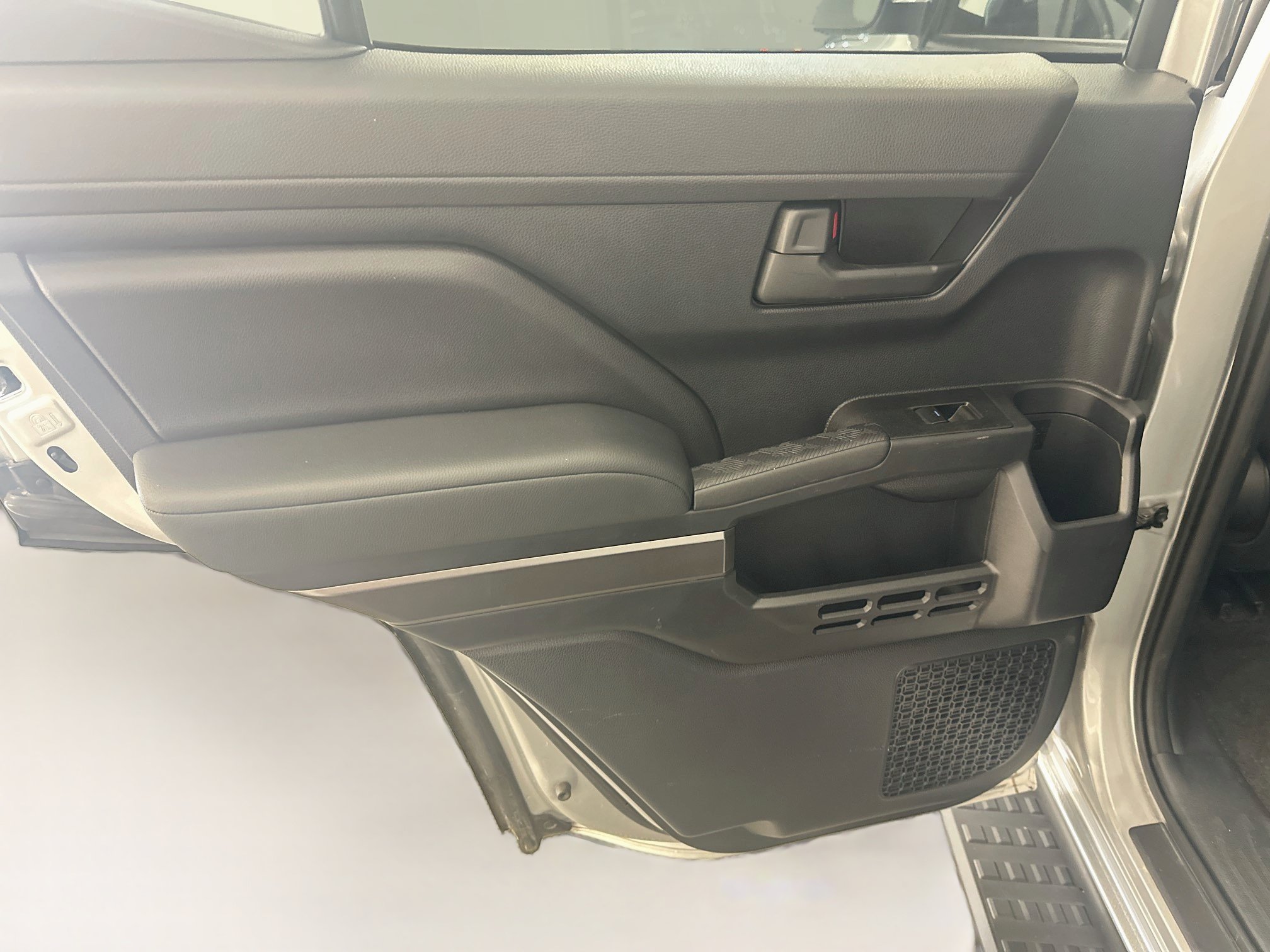 Used 2025 Toyota 4Runner SR5 AWD/4WD image 27