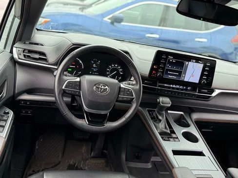 Used 2021 Toyota Sienna XSE image 8