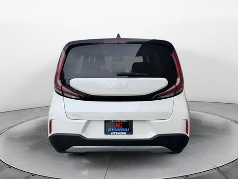 Used 2023 Kia Soul LX image 4