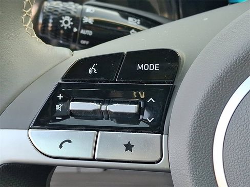 Used 2025 Hyundai Elantra SEL image 23