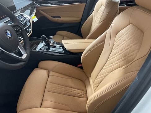 Certified 2023 BMW 530i xDrive w/ Convenience Package image 9