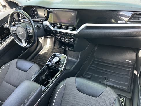 Used 2022 Kia Niro EX w/ Cold Weather Package FWD image 10