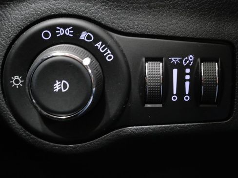 Used 2018 Jeep Compass Limited w/ Navigation Group AWD/4WD image 13
