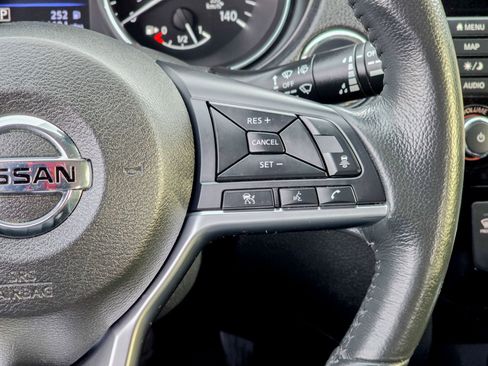 Used 2018 Nissan Rogue SL w/ Premium Package image 37