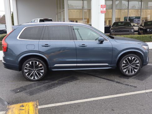 Used 2025 Volvo XC90 B6 Plus image 11