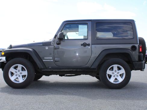 Used 2017 Jeep Wrangler Sport AWD/4WD image 3