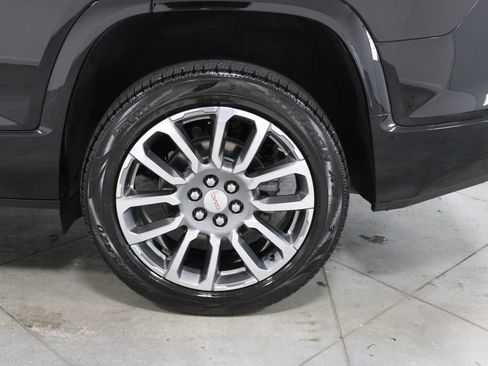 Used 2021 GMC Acadia Denali w/ Denali Technology Package FWD image 16