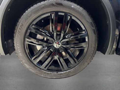 Used 2022 Volkswagen Tiguan SE R-Line image 12