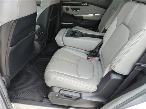 Used 2025 Honda Pilot Touring image 19