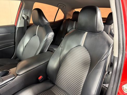 Used 2020 Toyota Camry SE image 13