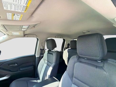 Certified 2025 Nissan Frontier SV image 22