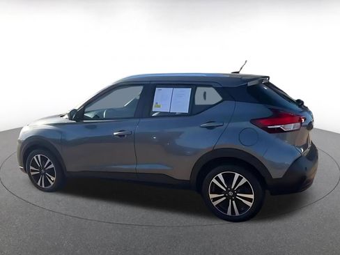Used 2020 Nissan Kicks SV image 9