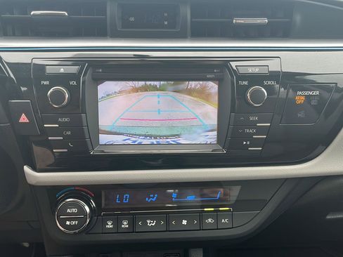 Used 2016 Toyota Corolla LE image 17