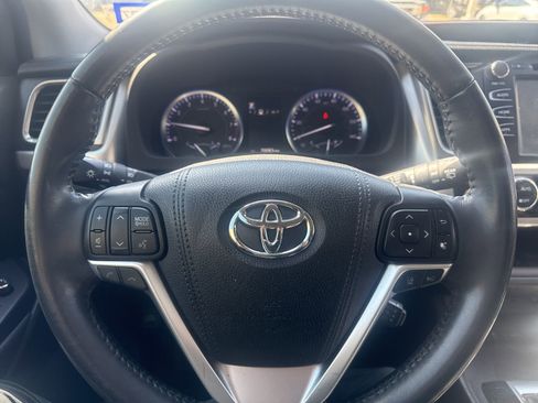 Used 2019 Toyota Highlander XLE image 14