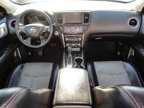 Used 2019 Nissan Pathfinder SL image 6