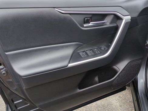 Used 2022 Toyota RAV4 XLE w/ Convenience Package image 13