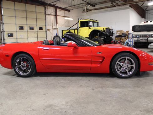 Used 2004 Chevrolet Corvette Convertible w/ Preferred Equipment Group image 27