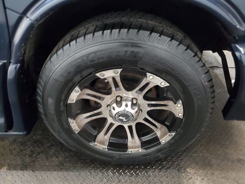 Used 2006 Chevrolet Express 1500 w/ Preferred Equipment Group image 19